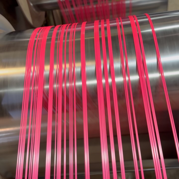 Monofilamento rosa em produção.